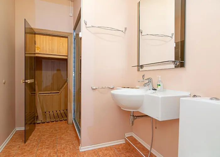 Appartamento Spacious 2-bedroom With Sauna In Old Town By Urban Rent