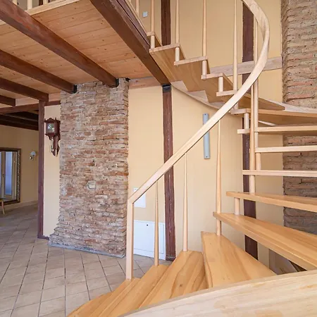 Апартаменти Spacious 2-bedroom With Sauna In Old Town By Urban Rent *