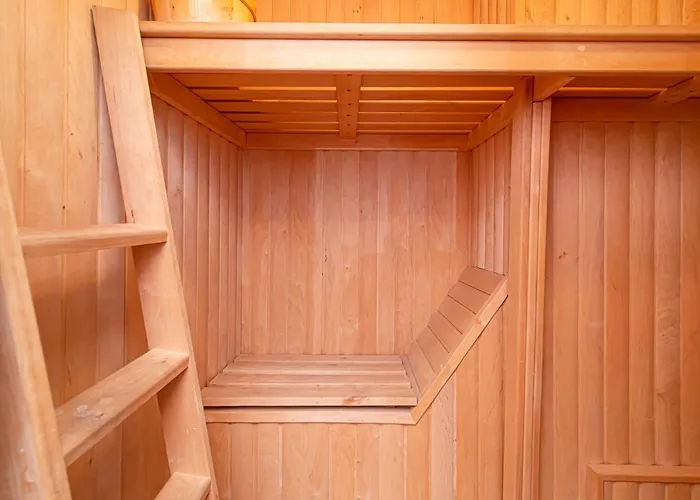 Апартаменти Spacious 2-bedroom With Sauna In Old Town By Urban Rent Вільнюс