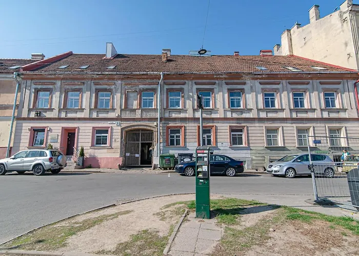 Апартаменти Spacious 2-bedroom With Sauna In Old Town By Urban Rent Вільнюс