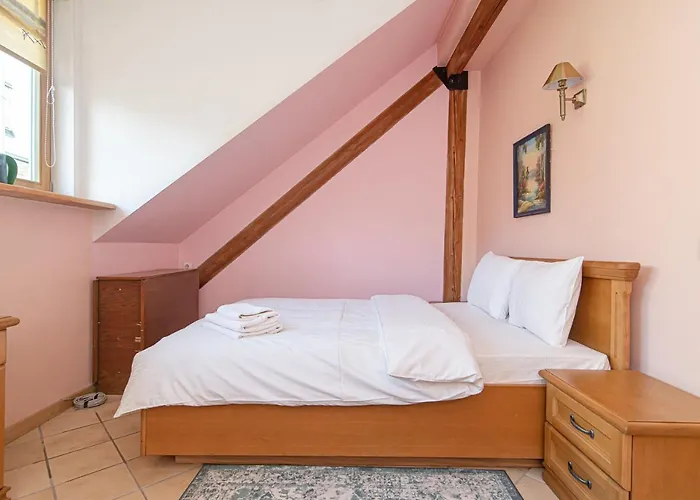 Spacious 2-bedroom With Sauna In Old Town By Urban Rent Appartement