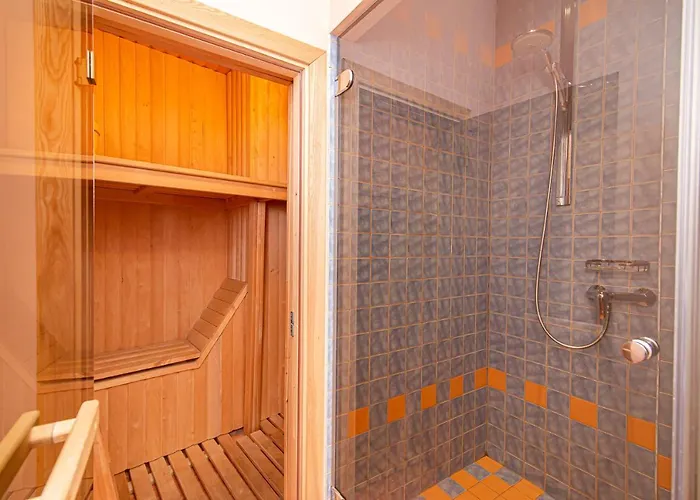 Spacious 2-bedroom With Sauna In Old Town By Urban Rent *